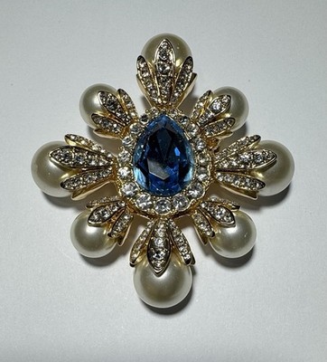 Beautiful Vintage CINER CN Signed Brooch, Faux Pearl And Rhinestones