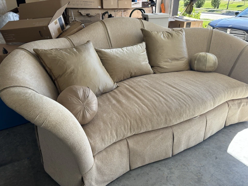 Sofá de diseño Marge Carson Holy hecho a medida Foto 2 de 4