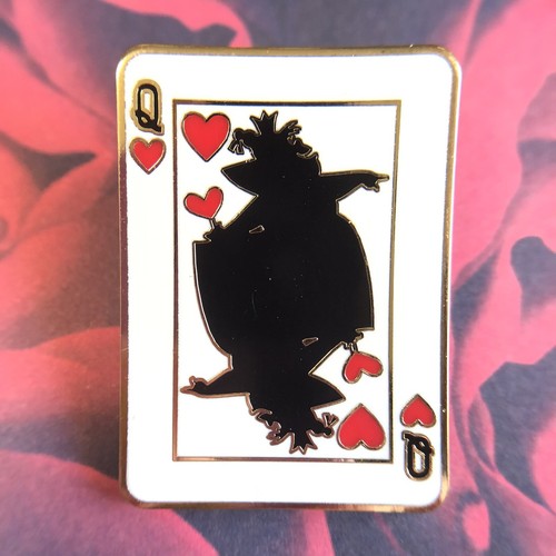 Loungefly Disney Alice In Wonderland Playing Card Pin- QUEEN OF HEARTS - Picture 3 of 9