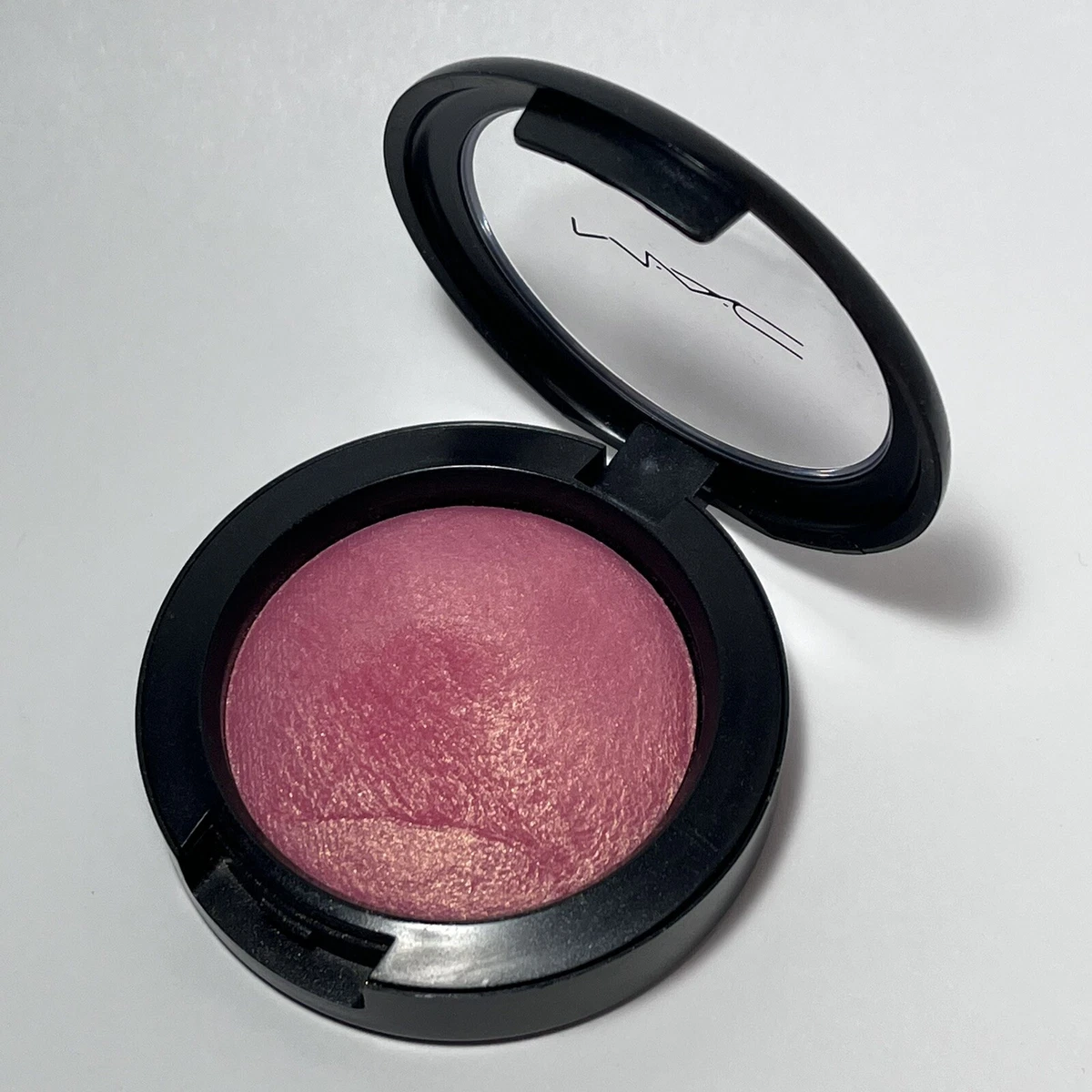 New MAC *PETAL POWER* Mineralize Blush ~ Coral Pink With Gold 
