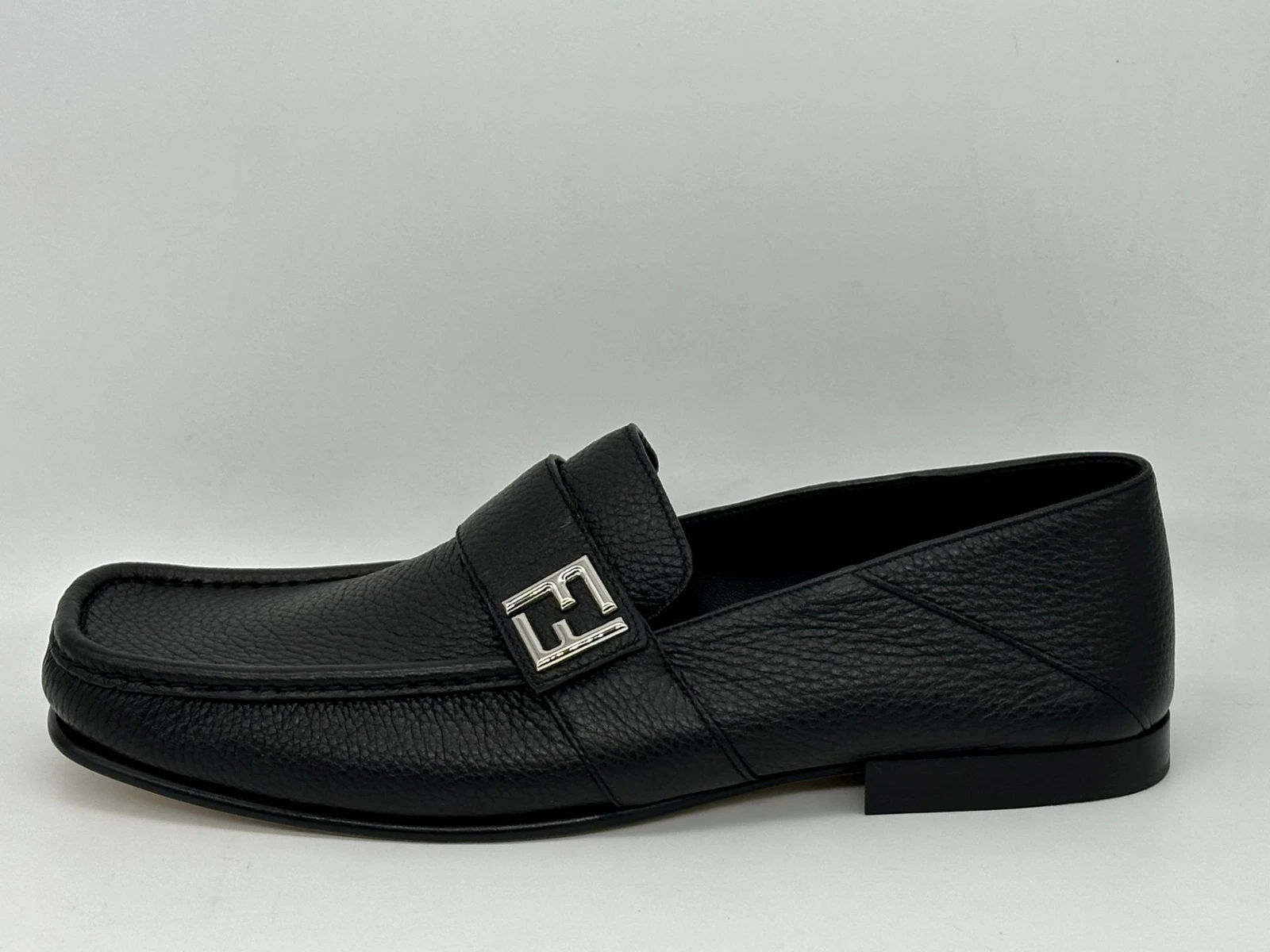 Mocassini piatti Fendi da uomo FF logo fibbia in pelle slip on nero $995