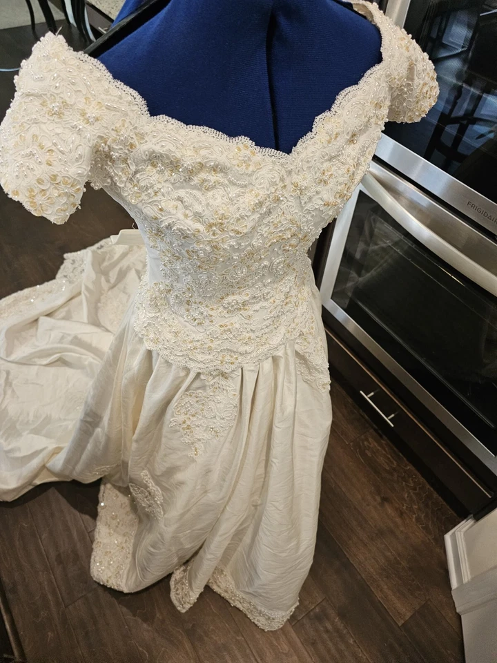 Vestido de novia vintage Moonlight Style 6164 crema con cuentas de encaje lentejuelas    Foto 2 de 4