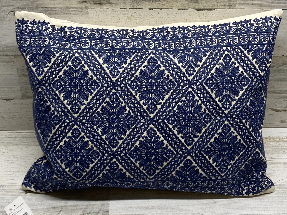 Ralph Lauren Almohada Decorativa Bordada Madera de Hay 15" x 20" Crema/Azul Marino Nueva Foto 2 de 4