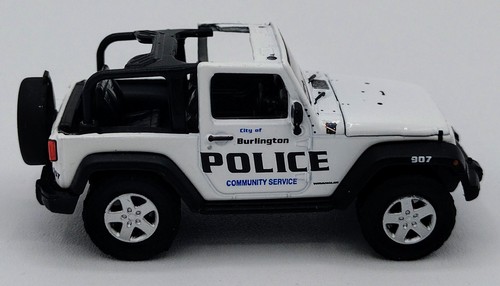 LOOSE Greenlight 1:64 Hot Pursuit S23 Burlington Police 2009 Jeep Wrangler - Picture 6 of 12