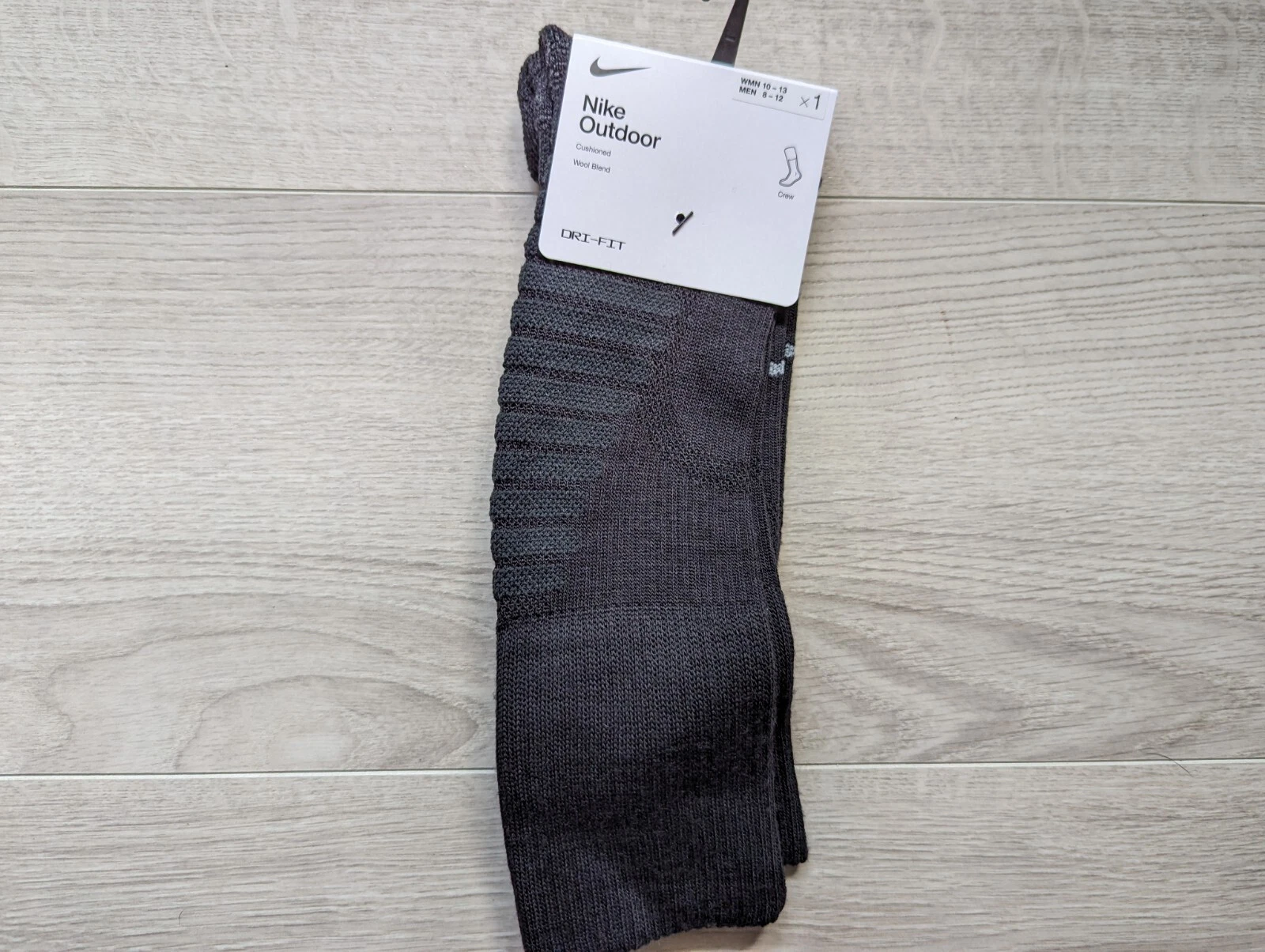 NWT NIKE OUTDOOR WOOL CUSHIONED HIKING SOCKS DRI FIT sz 8-12 MENS acg fd8472-010
Opens in a new wind