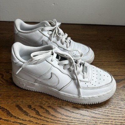 Sz 6.5 Youth == 8 Women Nike Air Force 1 Low LE Triple White Good Condition.