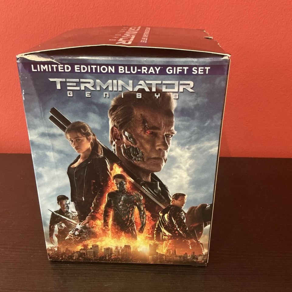 Terminator Genisys Blu Ray Limited Edition Gift Set w/ Endo Skull must see rare! - Image 4 of 4