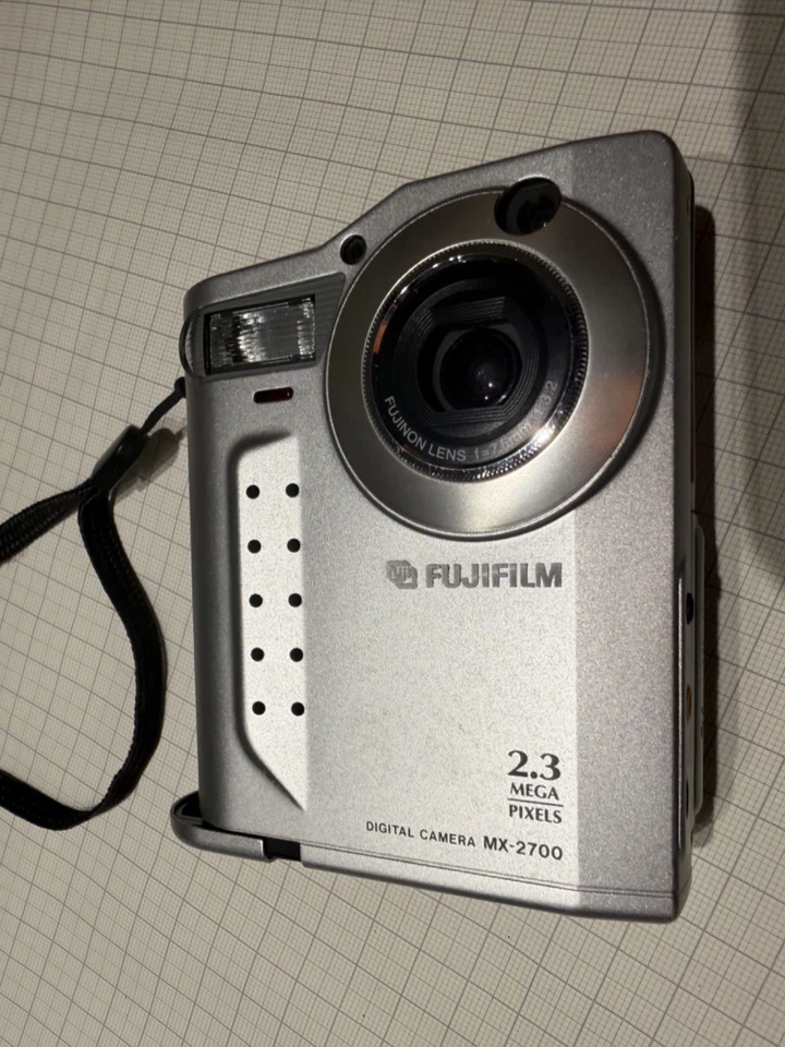 Fujifilm MX-2700 2.3MP Compact Digital Camera Silver Tested, photo 3 of 5