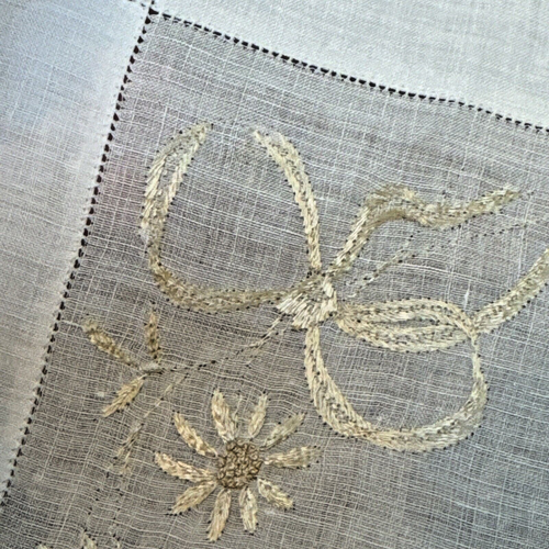 GORGEOUS! 4 Victorian Silk on Linen Gold Embroidered Doilies - Handmade ca. 1920 - Picture 3 of 5
