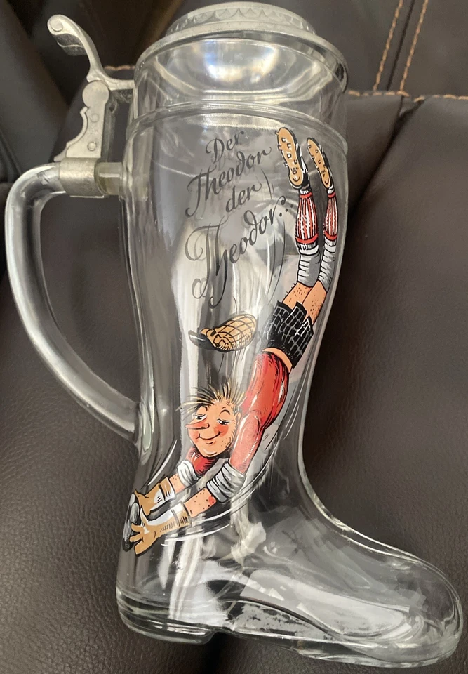 Torneo de Fútbol de Alemania Occidental Taza de Cerveza Bota Theodor en la puerta Portero Foto 2 de 3