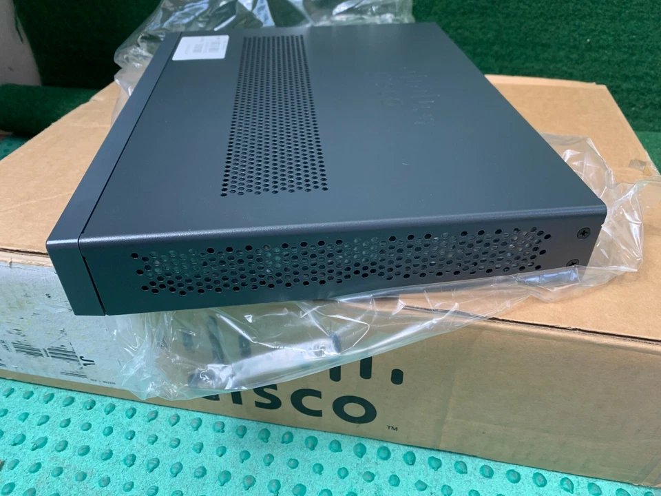 Cisco 887VA Annex A router with VDSL2/ADSL2+ over - Photo 4/4