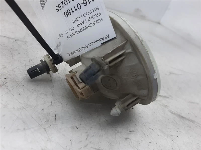 Luz de estacionamiento/esquina antiniebla parachoques montado 07-14 Chevy Suburban 1500 15839896 Foto 3 de 4