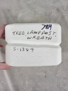 Vintage Ceramic Slip Casting Mold Of Tree Lamp Post & Wreath Scioto S-1389