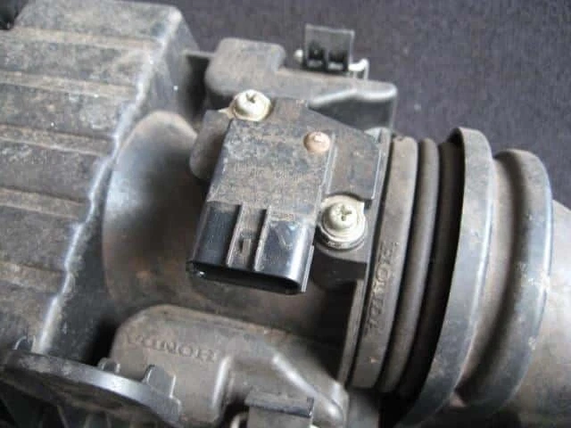 HONDA Fit 2017 DBA-GK5 Air Cleaner Assembly 172015R1J01 [Used] [PA104408095] - Image 2 of 3