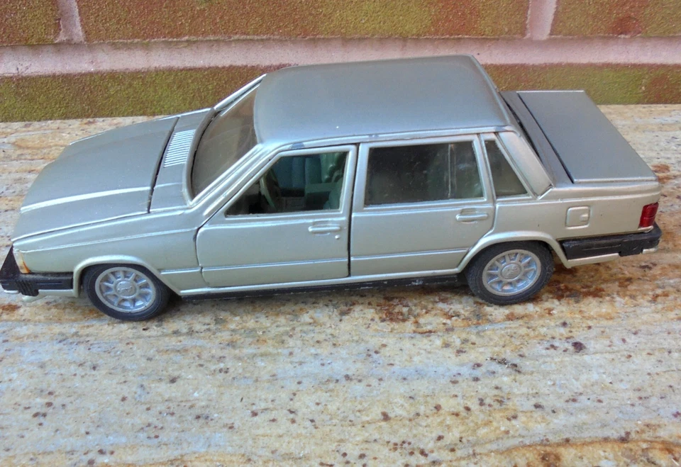 Volvo 760 GLE 1/25 Diecast Modelo Promocional Similar Politoys Mebetoys Foto 3 de 4