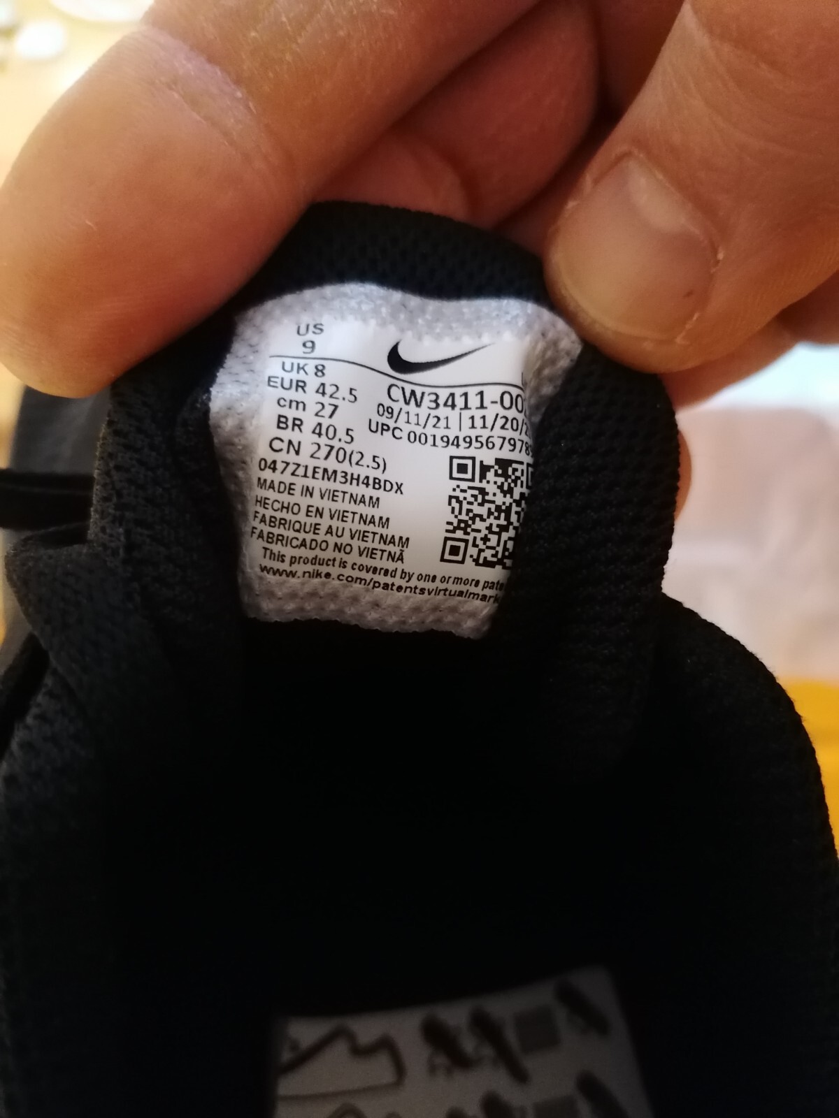 Mens Nike Downshifter 11 trainers, odd sizing, Left UK 9, Right UK 8