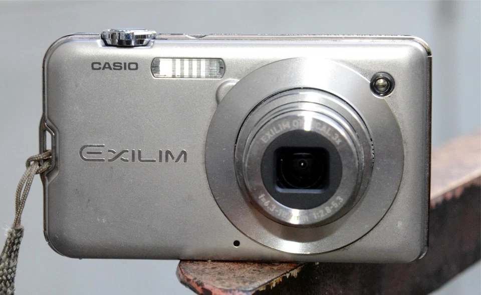 CASIO EXILIM EX-S12 Digitalkamera 12,1 MP 3x Zoom silber Digicam Bridge Top