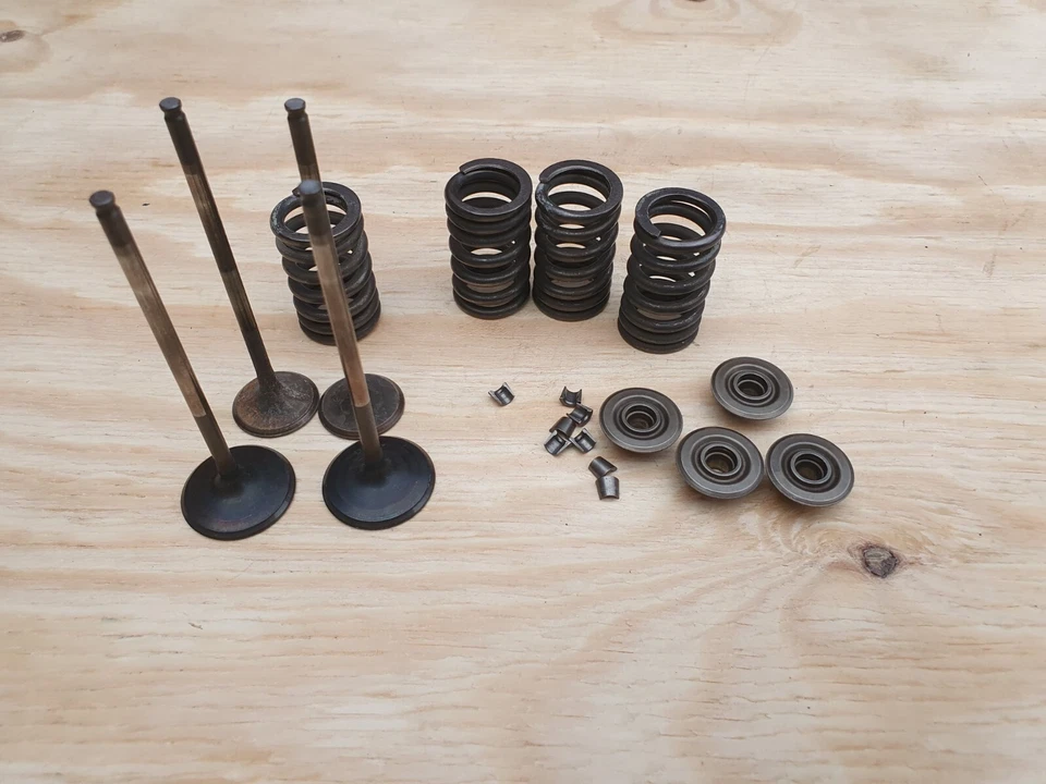 Honda Hornet CB600 F 2007-2013 MOTOR PE41E válvulas de culata 1 cilindro Foto 2 de 4