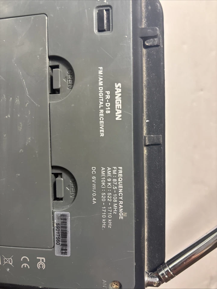 Radio digital AM/FM portátil Sangean PR-D18 de colección probado funciona parachoques de goma Foto 4 de 4