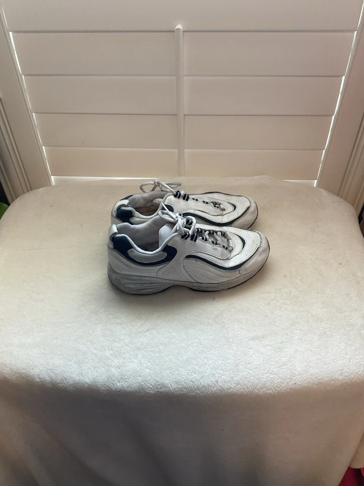 Easy Spirit White and Blue Women’s Sneakers Size 8.5M - Image 3 of 4