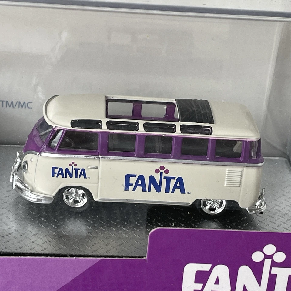 Camioneta y camión diecast VW Bus 1960 doble cabina M2 remolque CHASE púrpura Fanta Foto 2 de 4