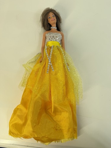 Mattel City Styles Barbie Doll Fashion Fun 58 Tee & Yellow Sparkly Gown