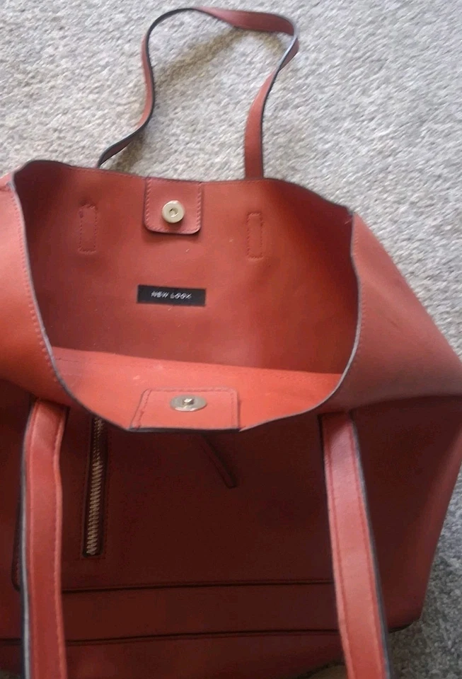 NEW LOOK TOTE BAG WITH FRONT POCKET WITH ZIP DESIGN - Image 2 of 4