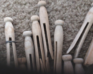 24 VINTAGE ROUND HEAD WOODEN CLOTHES PINS