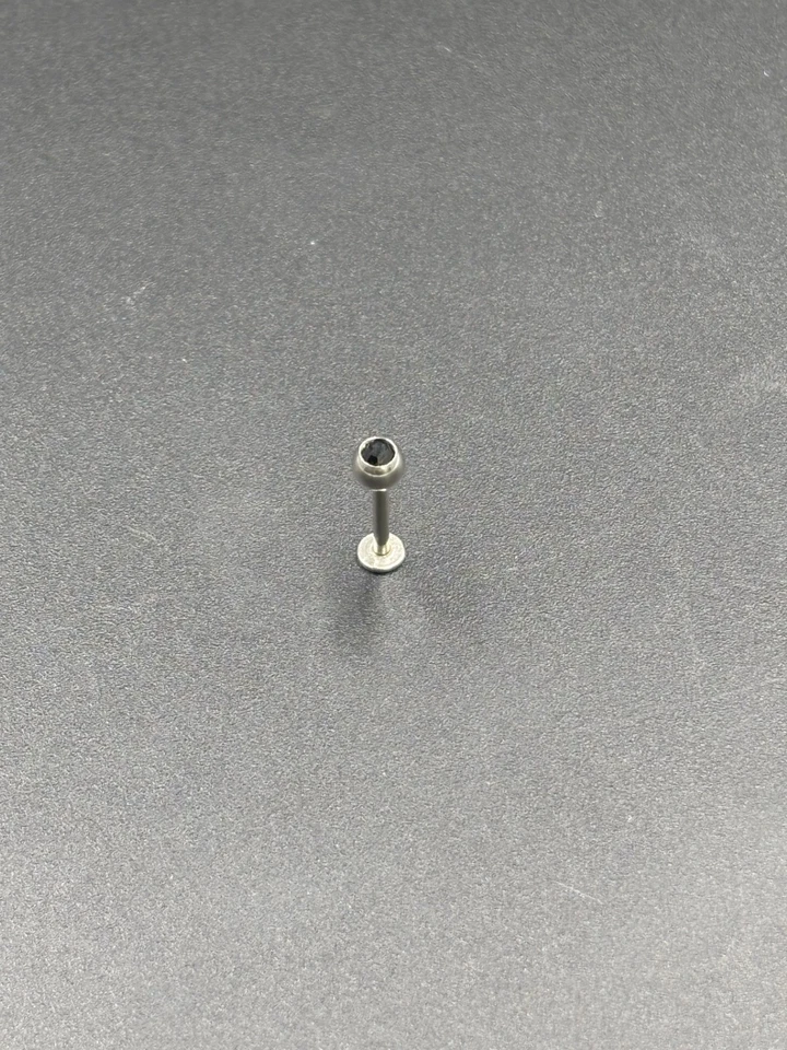 Tre Piercing da labbra e orecchio in Acciaio chirurgico Asta con Base mm. 1,2 - Immagine 2 di 4