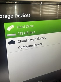 Microsoft Xbox 360 S 250GB Console with Controller And 3 Games Model 1439