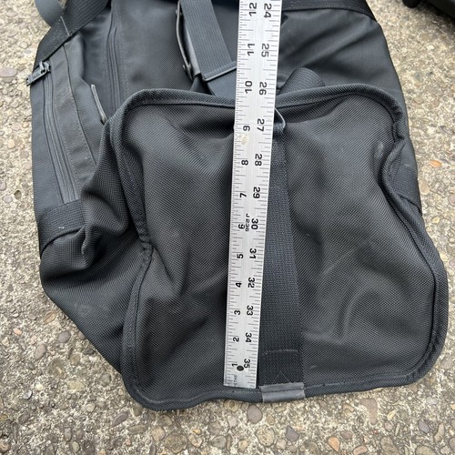 Maleta de mano TUMI ALPHA 22" negra con ruedas equipaje con ruedas más bolsa de lona - Imagen 3 de 18