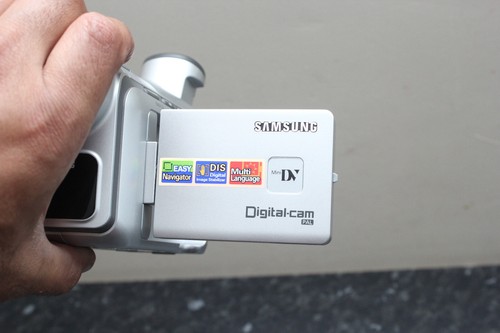Samsung VP-D101 Handheld Mini DV Camcorder UNTESTED NO CHARGER READ NOTES - Picture 9 of 20