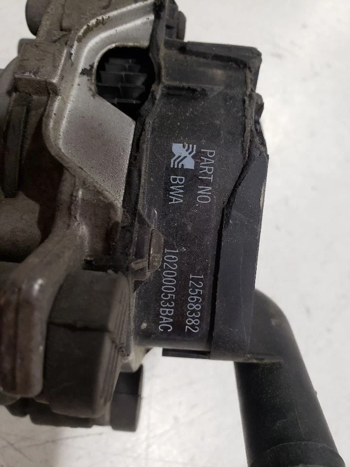 Bomba de inyección de aire - Se adapta a Chevrolet Corvette C5 2000-2004 - OEM 12568382 Foto 2 de 4