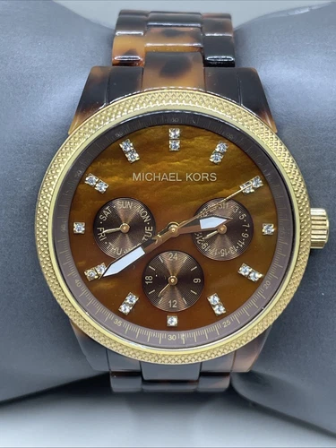 Orologio Michael Kors MK 5038. Cassa 37mm. Larghezza nastro 17 mm. Ha bisogno di batteria nuova.