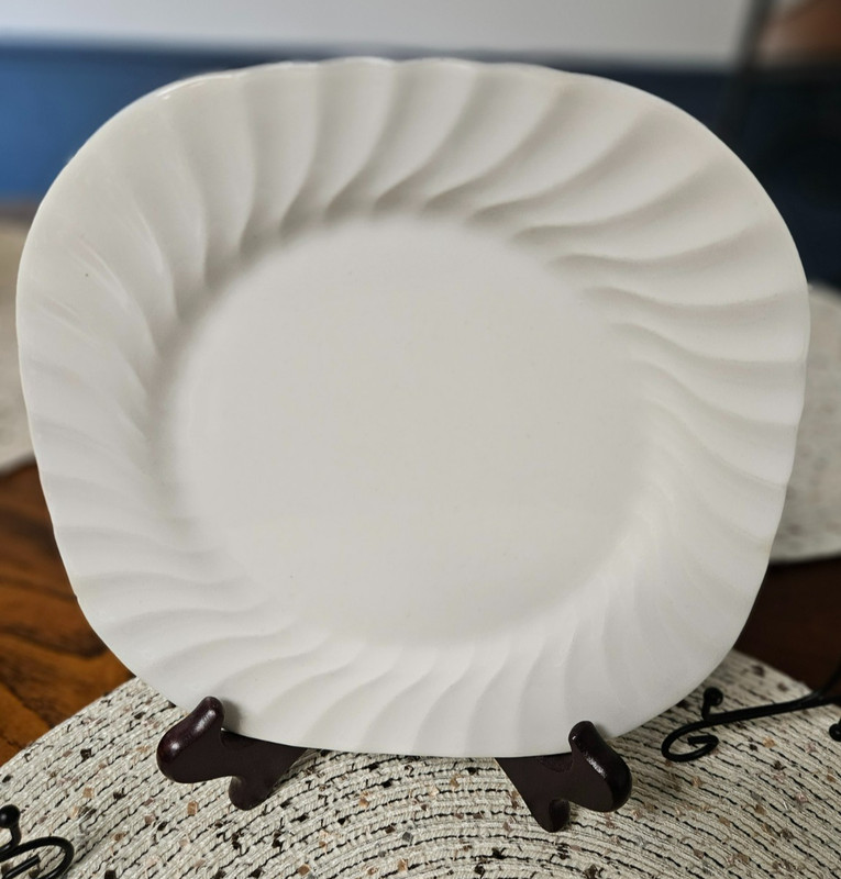 Johnson Bros Brothers Regency Snow White Swirl Square Salad or Dessert 7" Plate