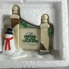 Dept 56 Heritage Village Village Sign With Snowman #55727 Retired 1989-1994