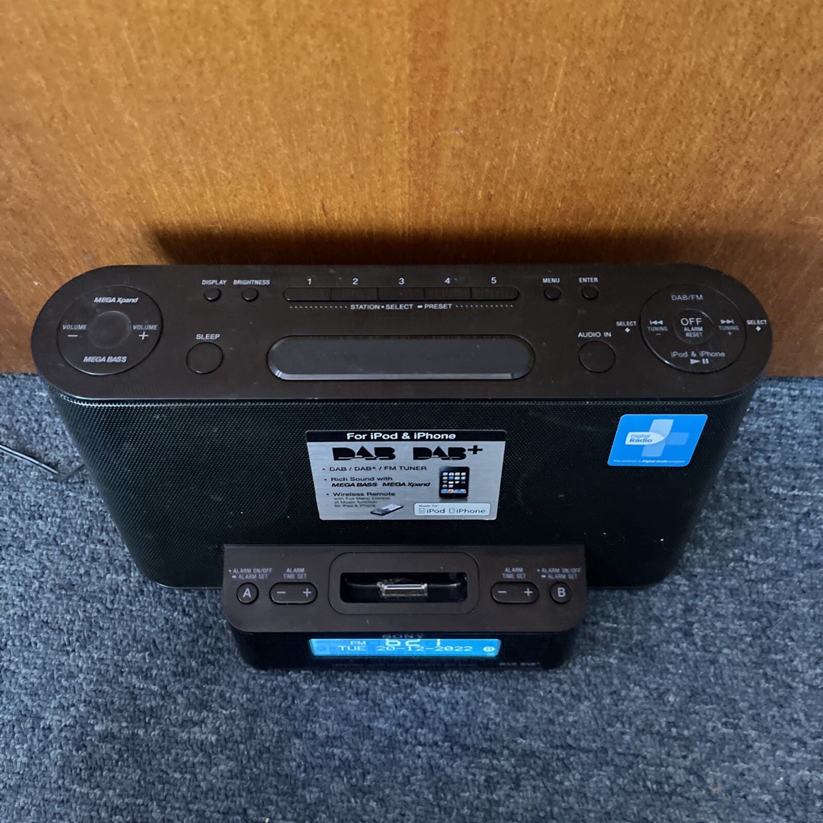 Sony XDRDS12iP DAB+ Digital FM Radio Alarm Clock 30pin iPod Dock