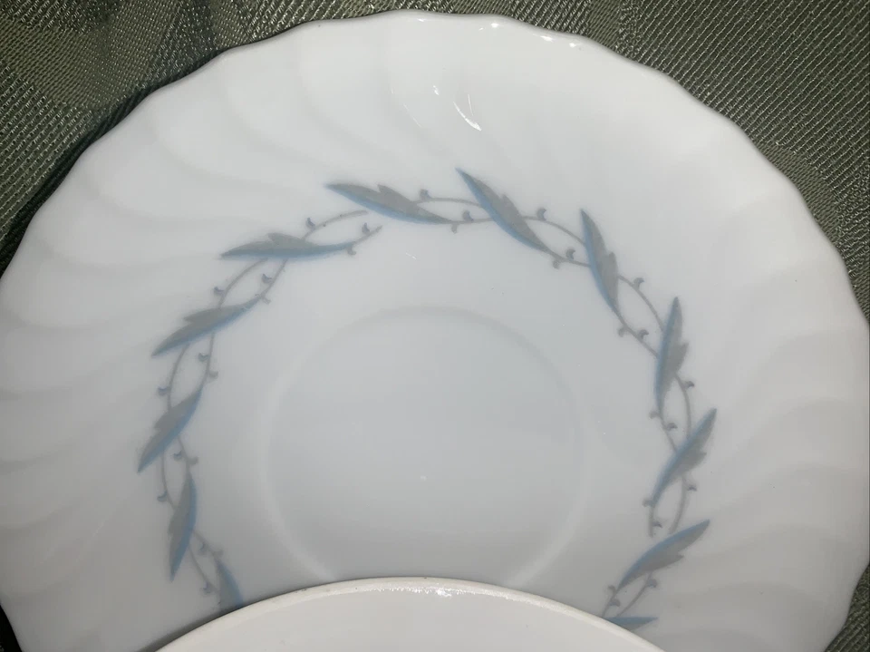 Juego de 4 tazas y platillos Mikasa Fine China Stafford #9308 patrón RARO (8 piezas) Foto 4 de 4