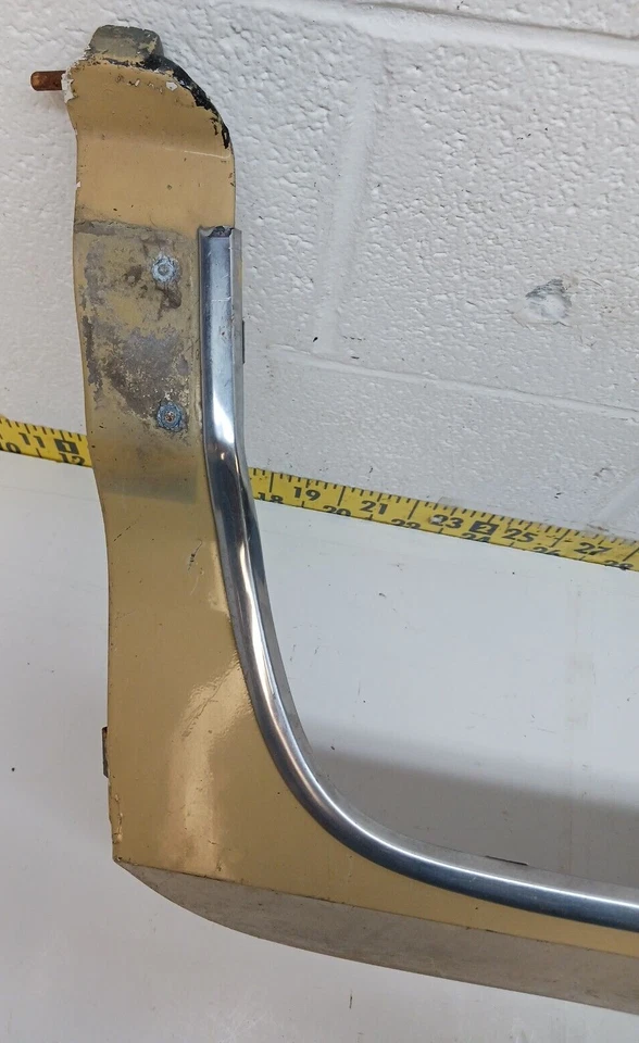 Falda guardabarros derecha usada OEM 1974-78 Chrysler/Imperial/New Yorker (LI81) Foto 3 de 4