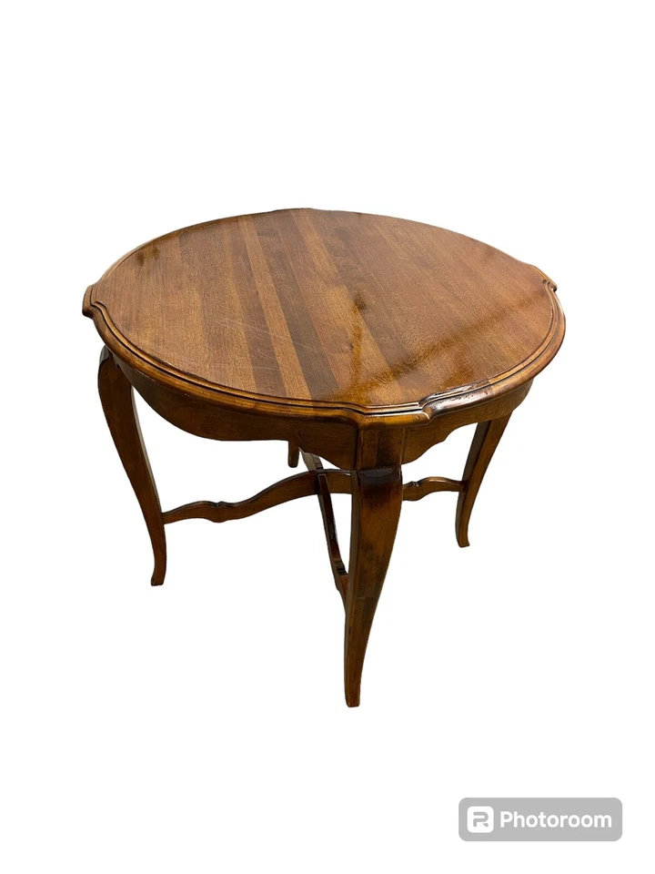 Mesa auxiliar redonda francesa Ethan Allen Country acento abedul #26-8204 #216 Burdeos Foto 2 de 4