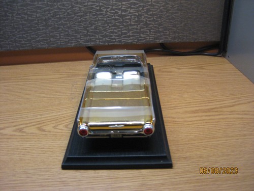 1/18 1963 FORD THUNDERBIRD SPORTS ROADSTER , GOLD PLATED , ANSON # 30334 GD - Picture 9 of 17