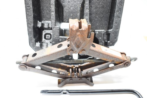 11-21 Grand Cherokee Rear Trunk Hatch Emergency Jack Tool Kit Assembly OEM H154 - Picture 6 of 9