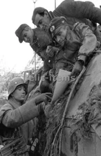 WW2 PICTURE PHOTO GERMAN SOLDIER ON TRENCH LOOK THE MAP 6506