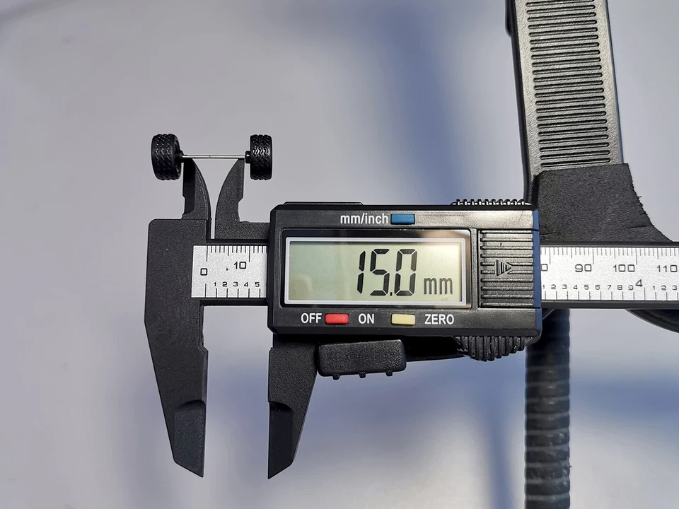 RL18 -Lote 5 Juego Matchbox 1/64 Real Riders # Corte Tri Negro 10mm, Ruedas de Goma Foto 4 de 4