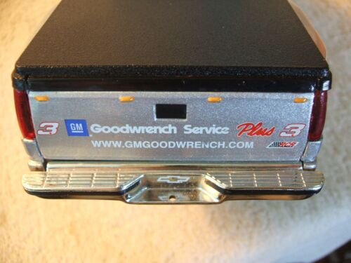 Dale Earnhardt Sr silver set 2001 brookfield 1/24 car & crew cab & open trailer - Picture 18 of 18