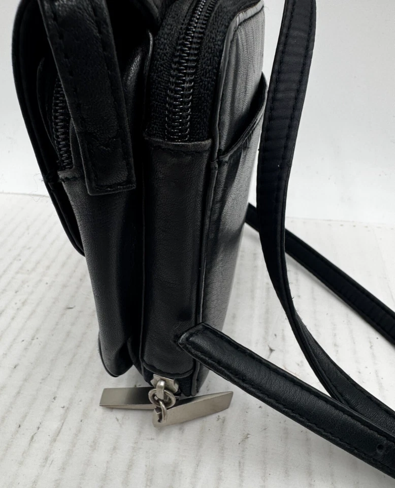 Bolso de Mano Hobo International Para Mujer Negro Organizador Integrado Cartera Bandolera Foto 4 de 4