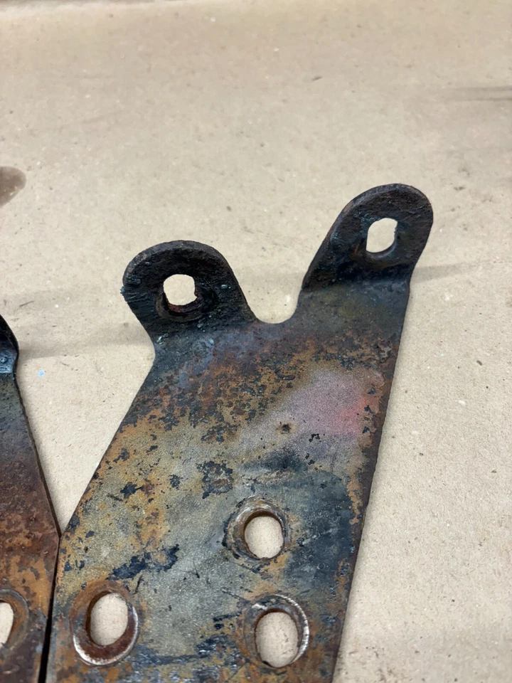 Dodge D100 D150 D350 1974-1985 soportes de parachoques par original acero estampado 81 82 Foto 4 de 4