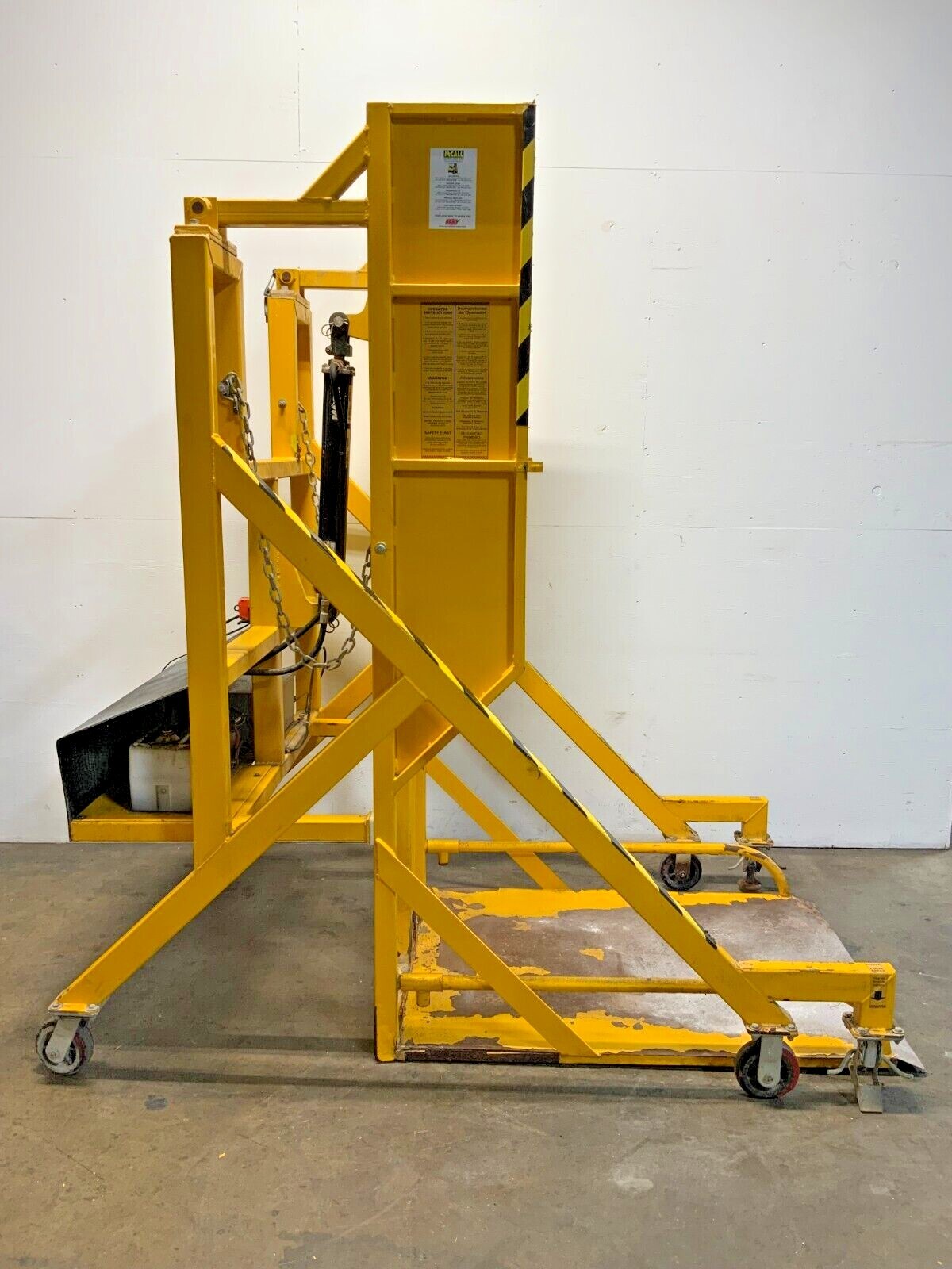 McCall Handling Company Hydraulic Bin Tote Gaylord Hopper Dumper Tipper