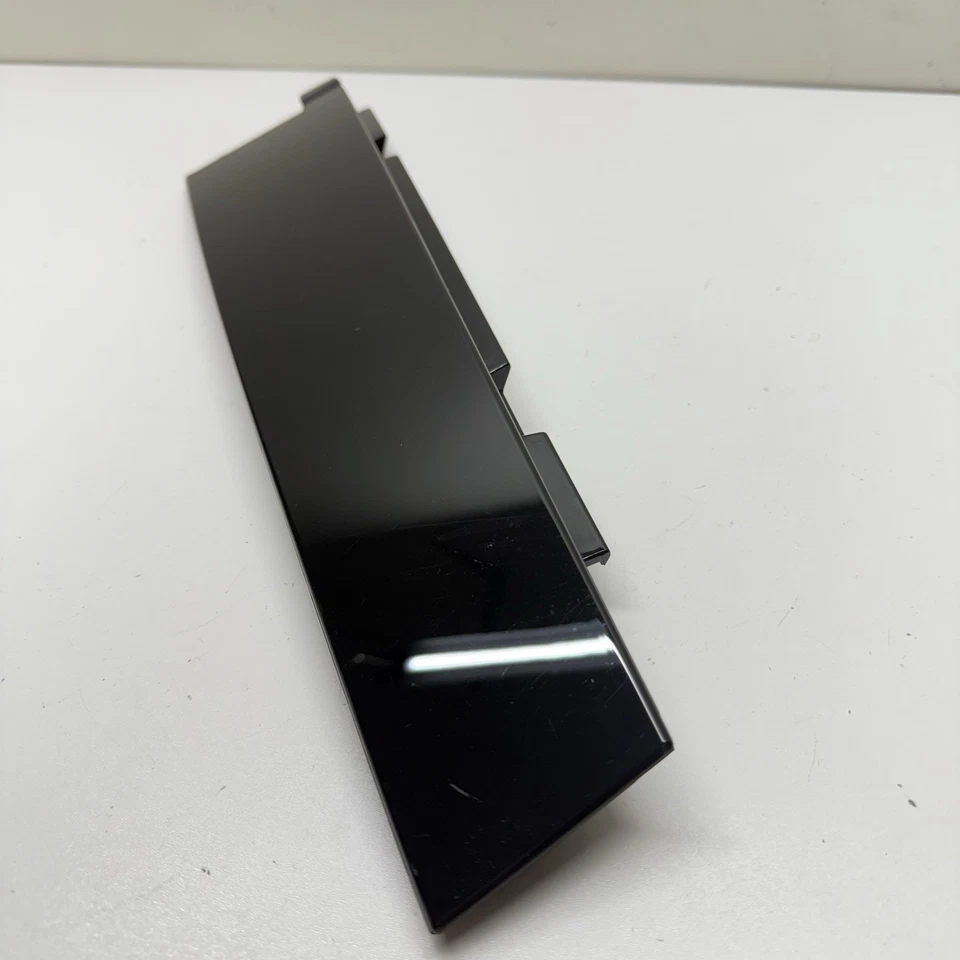 Chevrolet Malibu 2016-2025 puerta delantera izquierda pilar aplique moldura 84180744 OEM Foto 4 de 4