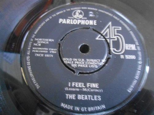 The Beatles - "I Feel Fine / She's A Woman" - PARLOPHONE 7" Single